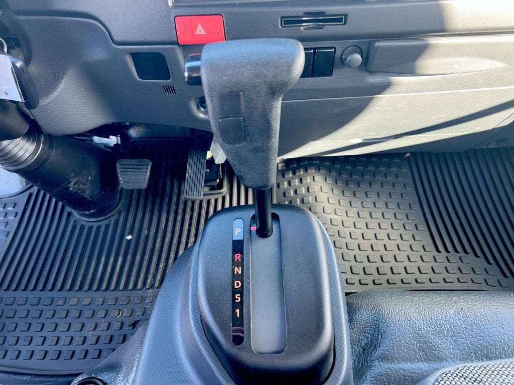 2025 Chevrolet Low Cab Forward 4500 HG NA